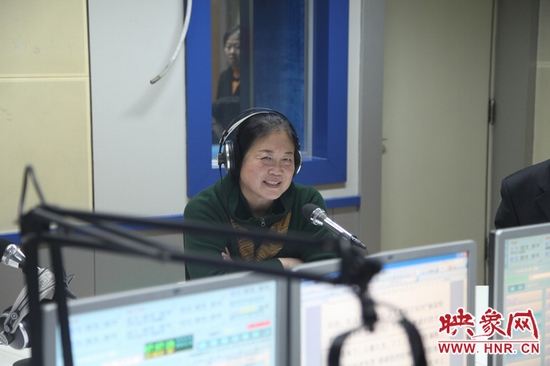 河南省工商局黨組書(shū)記、局長(zhǎng)周春艷做客信息廣播