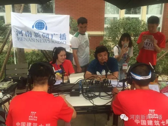 直播間被圍觀群眾包圍啦，是不是沒(méi)有看過(guò)我們的直播？