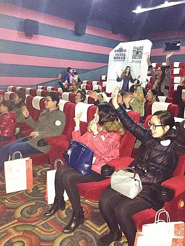 來到活動現(xiàn)場的每一位觀眾都十分熱情哦！