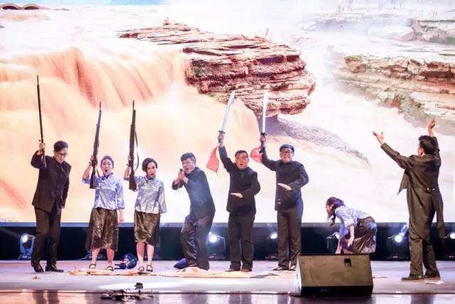 作為本場晚會的最后一個節(jié)目，《黃河大合唱》刷新你完全不一樣的體驗。