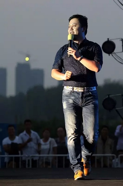 莫非此刻是在向前走還是向后移？