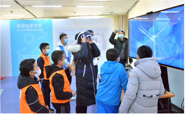 PlayStation?VR的沉浸式體驗帶給了使用者身臨其境的感受
