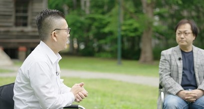 內(nèi)田義崇（左）和堀井昭洋（右）