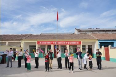“大朋友們”和“小朋友們”一起放飛氣球火箭、放飛夢想！