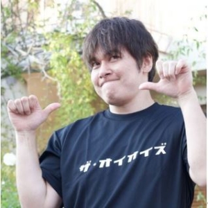 Nobuhiko Okazaki 手語娛樂協(xié)會oioi代表董事，聽力障礙樂器開發(fā)導(dǎo)師 抱抱鼓能通過光線和振動看到和感受到他人的鼓點(diǎn)節(jié)奏，這會賦予人自信，當(dāng)你感覺到自己的節(jié)奏與其他表演者的節(jié)奏一致，會收獲一種很棒的感覺。你可以真正投入音樂過程中，就像投入一場游戲。
