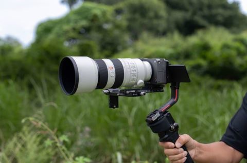 FE 70-200mm F2.8 GM OSS II 的專業(yè)設計旨在戶外拍攝環(huán)境中保持出色的可靠性
