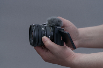 電動變焦鏡頭E PZ 10-20mm F4 G的對焦環(huán)、變焦環(huán)和電動變焦撥桿設(shè)計
