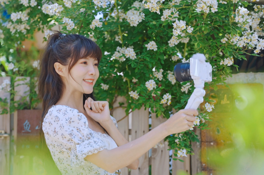 E 11mm F1.8擁有F1.8大光圈的緊湊型輕便鏡頭，僅重約181g