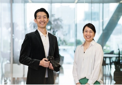 左：平塚陽介，索尼公司云服務與應用技術部 右：下川僚子，索尼公司影像娛樂業(yè)務單元云業(yè)務辦公室<br>  *索尼公司為原索尼電子公司