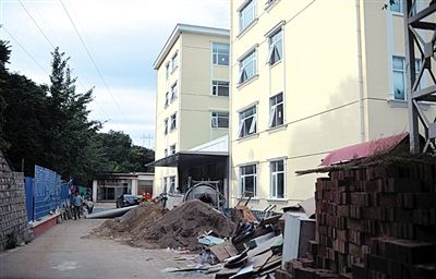 　該山莊目前正在建四星級(jí)賓館。新京報(bào)記者 吳江 攝