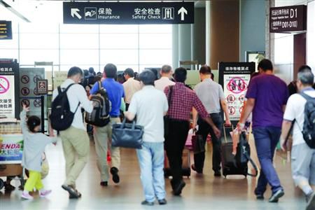 近期乘飛機(jī)應(yīng)留足更多的時(shí)間以免誤機(jī)。/晨報(bào)記者 殷立勤