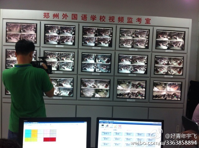 在鄭州外國(guó)語中學(xué)監(jiān)控室，映象網(wǎng)記者看到，各考點(diǎn)秩序井然。