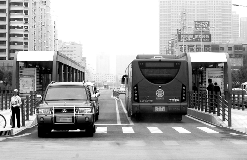 鄭州新一輪解堵措施醞釀 尾號(hào)限行或成未來(lái)限行方案