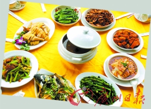 在封開品嘗各地美食,大飽口福。