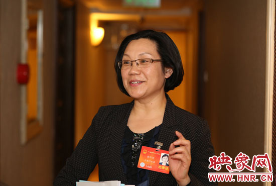全國人大代表、商丘市實驗小學(xué)校長高阿莉做客映象網(wǎng)兩會微視。