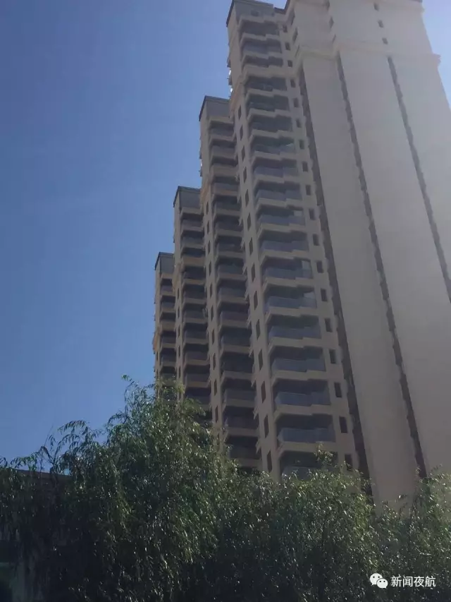 小區(qū)樓道窗戶是畫(huà)上去的 開(kāi)發(fā)商:是特意設(shè)計(jì)