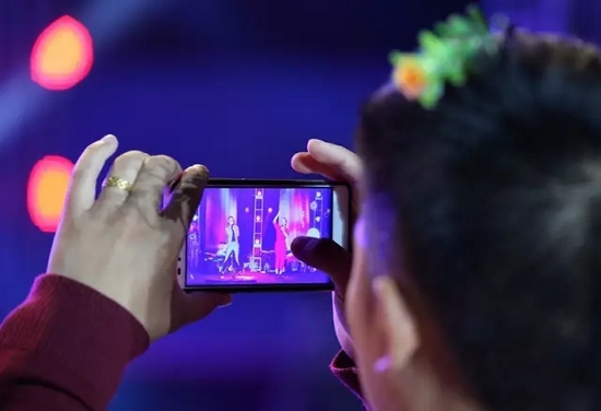 夢茹、怡璐《路燈下的小姑娘》