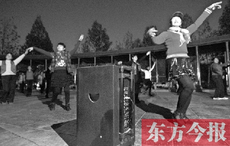 做到既讓跳舞的人有地方，又不影響他人休息，這才是化解矛盾的根本出路