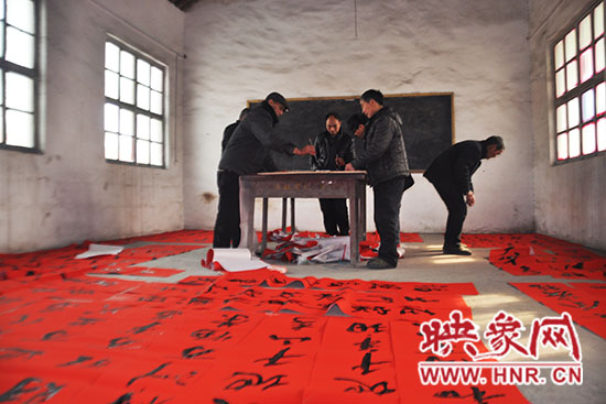 目前已經(jīng)書寫了超過一萬幅春聯(lián)。