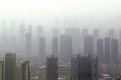 霧霾治理，任重道遠(yuǎn)。記者 洪波攝