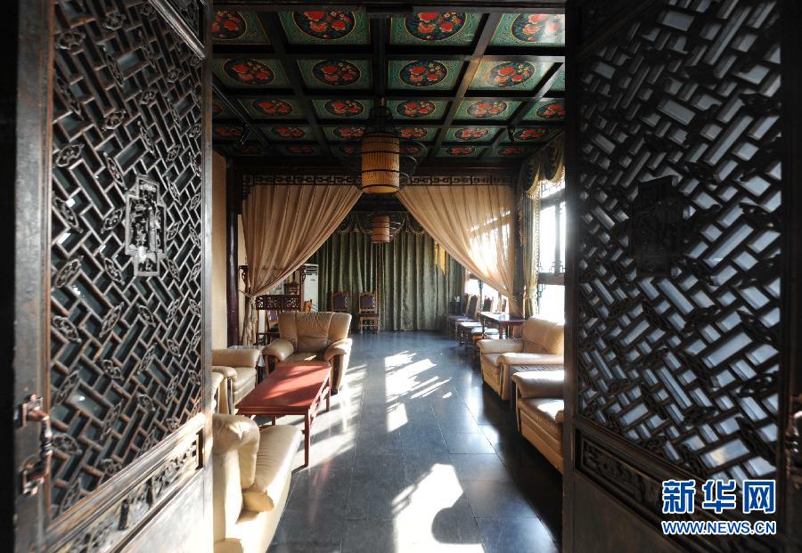 　“停業(yè)調(diào)整”的北海公園內(nèi)高檔餐廳上林苑內(nèi)部一角（1月15日攝）。