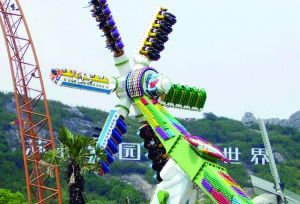 3月28日零點(diǎn)剛過幾分鐘，上海迪士尼6月16日開園日的門票就宣告售罄，巨大的訪問量一度導(dǎo)致票務(wù)系統(tǒng)出現(xiàn)間歇性故障，被網(wǎng)友調(diào)侃“激烈程度堪比春運(yùn)”。網(wǎng)上甚至有“黃牛”將一張開園門票炒到幾千元。