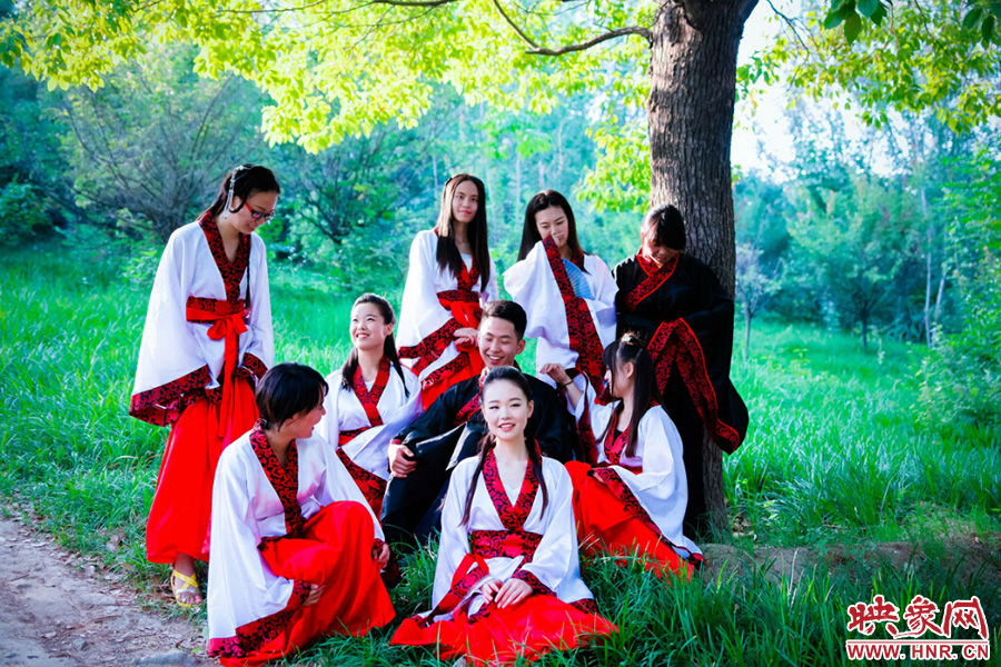 這片樹蔭留下我們太多的歡聲笑語。