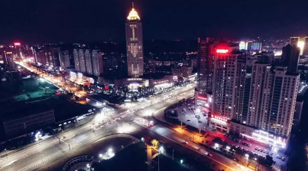 情人節(jié)最溫暖告白！84歲老人包下整樓示愛老伴