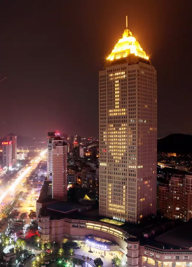 情人節(jié)最溫暖告白！84歲老人包下整樓示愛老伴