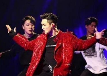 侯佩岑念錯(cuò)名道歉 把張藝興喊成了宋藝興