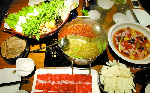 山西火鍋店爆炸事件后，鄭州用電磁爐的火鍋店生意火爆。